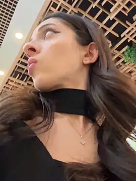 Yesmoree online show from October 2025 12:47:01 PM