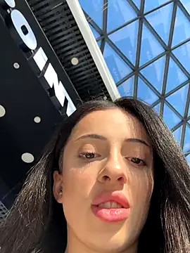 Yesmoree online show from October 2025 11:20:02 AM