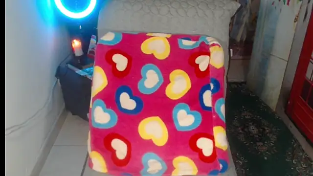 Snapshot of Milf_Valeria chatting on October 2025 03:19:01 PM Milf Valeria online show from October 2025 03:19:01 PM