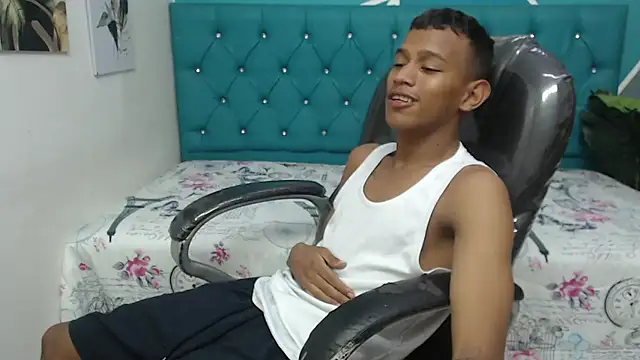 Snapshot of Rory_castro chatting on October 2025 10:44:01 PM Rory castro online show from October 2025 10:44:01 PM