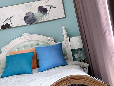 Snapshot of sarah111 chatting on October 2025 03:43:02 AM sarah111 online show from October 2025 03:43:02 AM