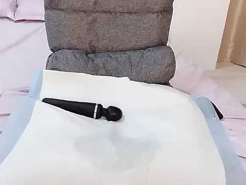 Snapshot of Tina-333 chatting on November 2025 07:14:01 PM Tina-333 online show from November 2025 07:14:01 PM