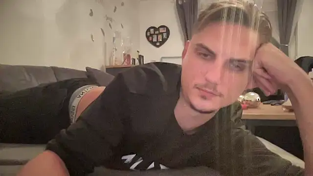 Snapshot of Sweetbooy90 chatting on October 2025 09:14:02 PM Sweetbooy90 online show from October 2025 09:14:02 PM