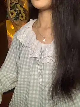 Snapshot of Nhinhi18 chatting on November 2025 03:23:01 PM Nhinhi18 online show from November 2025 03:23:01 PM