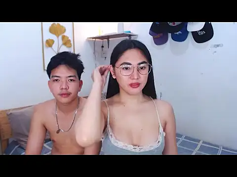 Snapshot of HornyCoupleCum chatting on December 2025 01:26:01 PM HornyCoupleCum online show from December 2025 01:26:01 PM