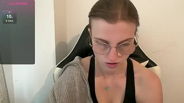 Snapshot of BustyKellyXXX chatting on October 2025 09:08:01 AM BustyKellyXXX online show from October 2025 09:08:01 AM