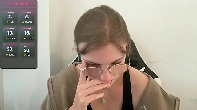 Snapshot of BustyKellyXXX chatting on October 2025 08:46:01 AM BustyKellyXXX online show from October 2025 08:46:01 AM