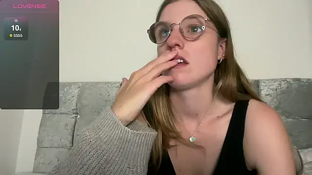 Snapshot of BustyKellyXXX chatting on October 2025 06:35:02 PM BustyKellyXXX online show from October 2025 06:35:02 PM