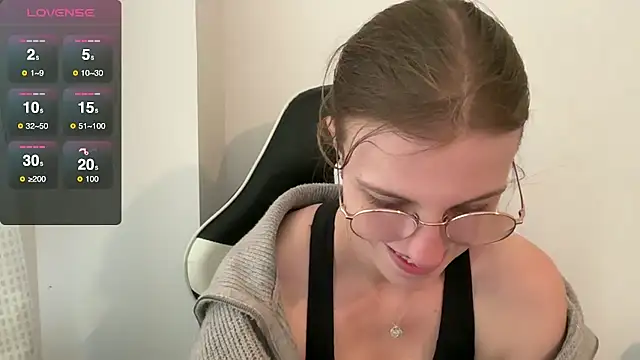 Snapshot of BustyKellyXXX chatting on November 2025 11:00:02 AM BustyKellyXXX online show from November 2025 11:00:02 AM