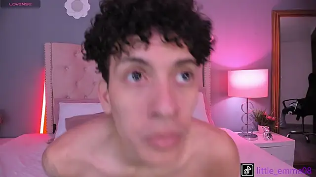 Snapshot of Joe_And_Emma chatting on October 2025 09:26:01 PM Joe And Emma online show from October 2025 09:26:01 PM