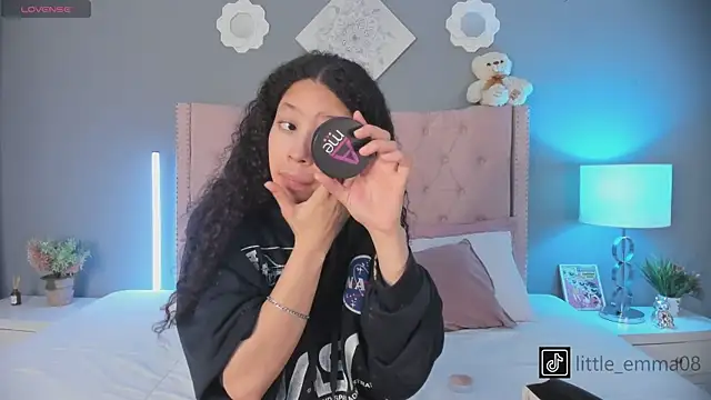 Snapshot of Joe_And_Emma chatting on October 2025 11:14:01 PM Joe And Emma online show from October 2025 11:14:01 PM