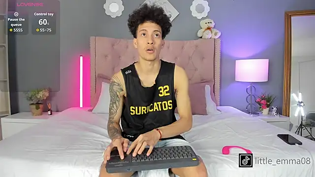 Snapshot of Joe_And_Emma chatting on November 2025 08:11:01 PM Joe And Emma online show from November 2025 08:11:01 PM