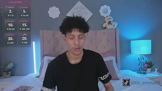 Snapshot of Joe_And_Emma chatting on November 2025 09:03:01 PM Joe And Emma online show from November 2025 09:03:01 PM