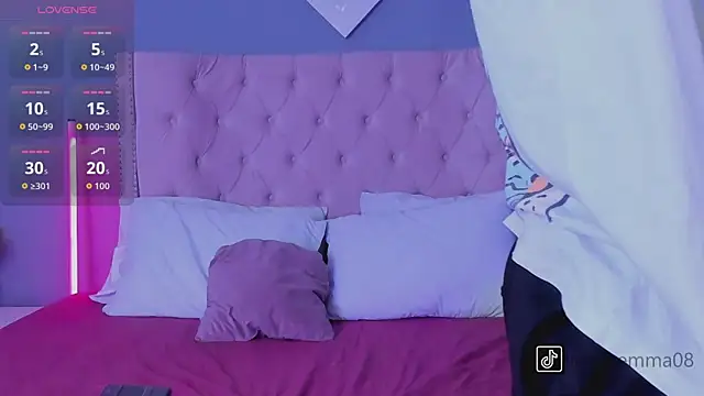 Snapshot of Joe_And_Emma chatting on November 2025 08:14:01 PM Joe And Emma online show from November 2025 08:14:01 PM