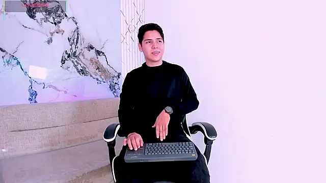 Snapshot of Asta_Black chatting on October 2025 09:37:01 PM Asta Black online show from October 2025 09:37:01 PM