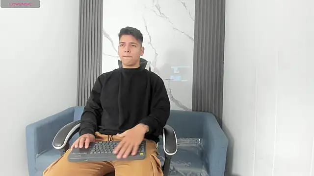 Snapshot of Asta_Black chatting on October 2025 09:26:02 PM Asta Black online show from October 2025 09:26:02 PM