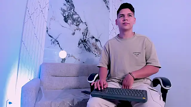 Snapshot of Asta_Black chatting on October 2025 09:03:01 PM Asta Black online show from October 2025 09:03:01 PM