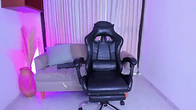 Snapshot of Asta_Black chatting on October 2025 08:54:02 PM Asta Black online show from October 2025 08:54:02 PM