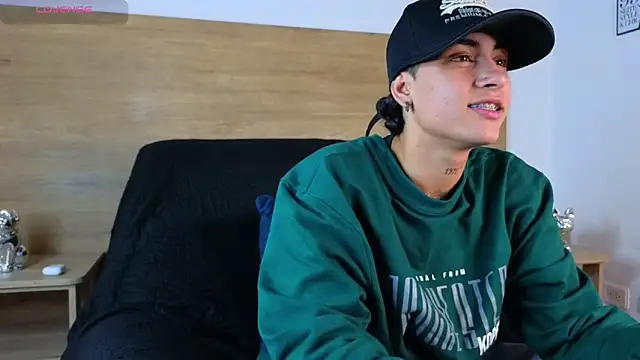 Stiven Benet  online show from September 2025 09:52:02 PM