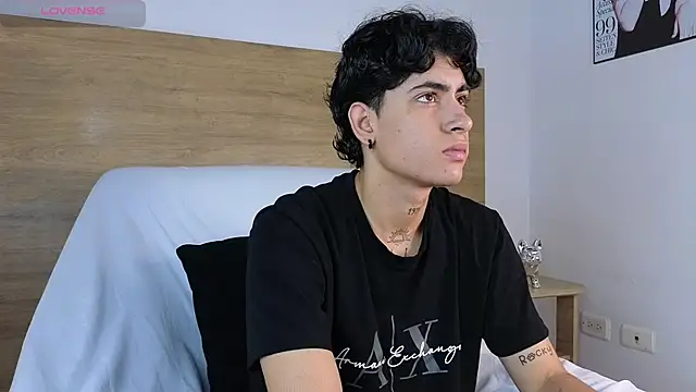 Stiven Benet  online show from October 2025 12:01:02 PM