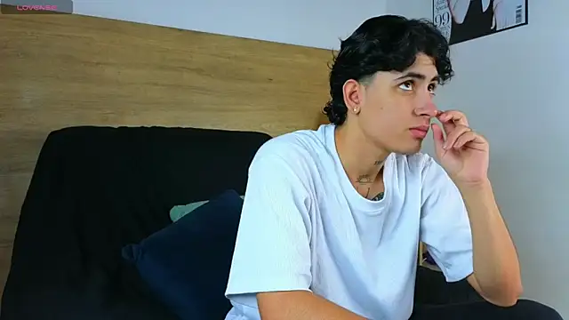 Stiven Benet  online show from October 2025 02:40:01 PM