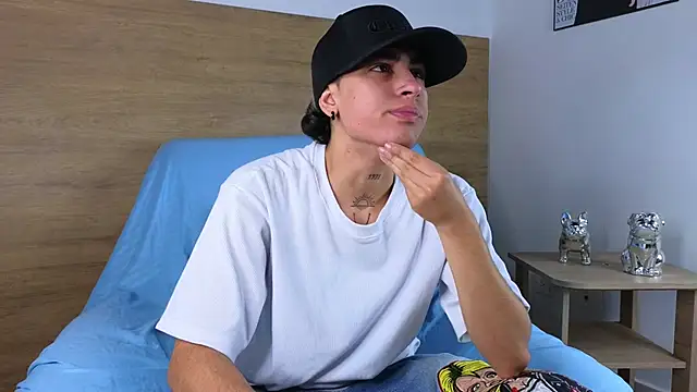 Stiven Benet  online show from October 2025 12:45:01 PM