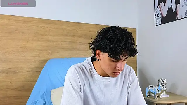 Stiven Benet  online show from November 2025 01:43:02 PM