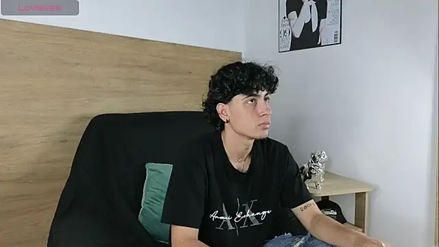 Stiven Benet  online show from November 2025 08:20:02 PM