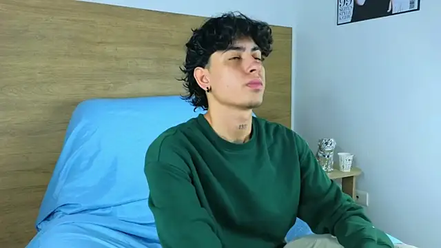 Stiven Benet  online show from November 2025 01:11:01 PM