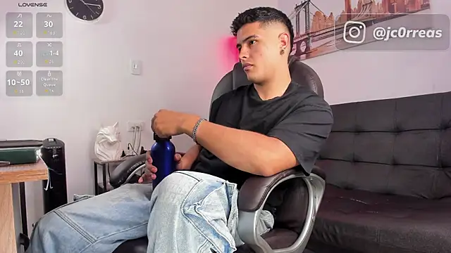 Snapshot of _Juanes chatting on November 2025 08:08:02 PM Juanes online show from November 2025 08:08:02 PM