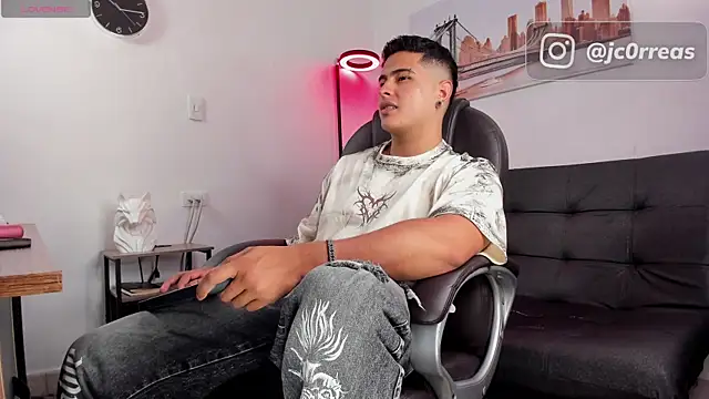 Snapshot of _Juanes chatting on November 2025 08:31:01 PM Juanes online show from November 2025 08:31:01 PM