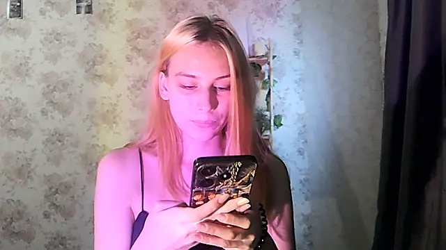 Snapshot of ClaireLaSweet chatting on October 2025 03:48:01 AM ClaireLaSweet online show from October 2025 03:48:01 AM