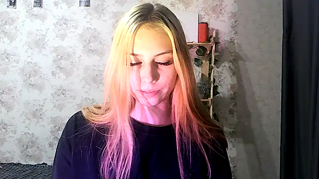 Snapshot of ClaireLaSweet chatting on October 2025 10:27:02 AM ClaireLaSweet online show from October 2025 10:27:02 AM