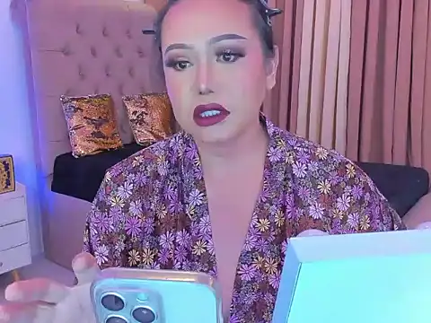 Snapshot of dianaCortney_21 chatting on October 2025 01:25:02 PM dianaCortney 21 online show from October 2025 01:25:02 PM