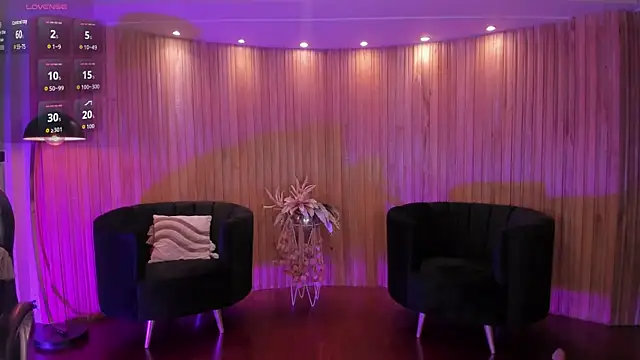 Snapshot of MaddyOwens chatting on November 2025 11:31:01 AM MaddyOwens online show from November 2025 11:31:01 AM