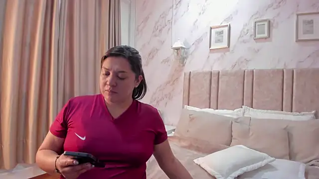 Snapshot of Paula_And chatting on October 2025 07:47:01 PM Paula And online show from October 2025 07:47:01 PM