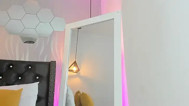 lucia-cute online show from September 2025 07:17:02 PM