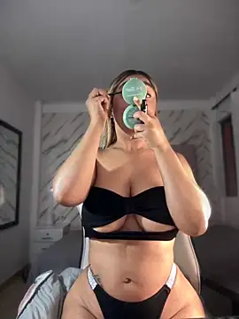 Snapshot of ChannelConnor_ chatting on September 2025 11:03:01 AM ChannelConnor online show from September 2025 11:03:01 AM