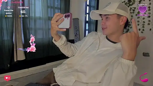 crushnier1 online show from October 2025 12:14:02 PM