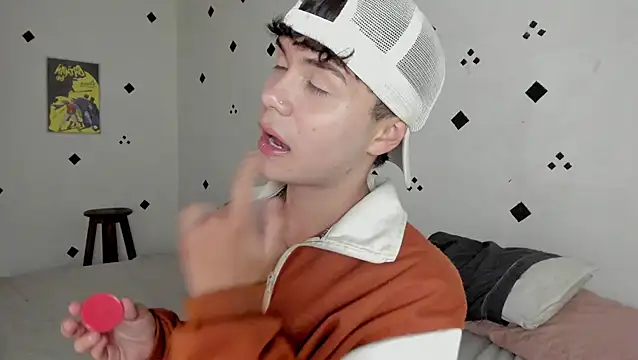 crushnier1 online show from October 2025 05:58:02 PM