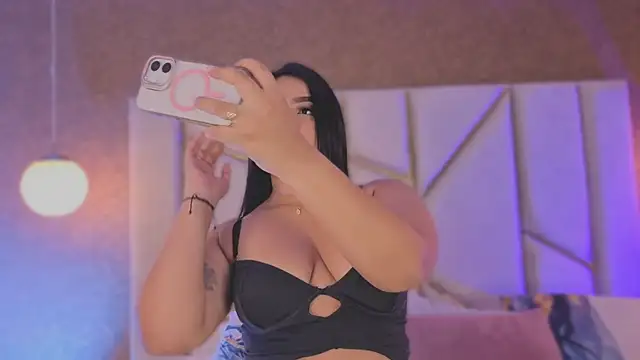 Caro Suarez online show from October 2025 12:03:01 PM