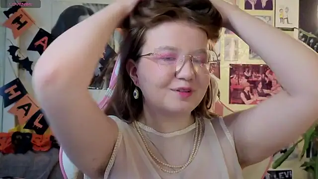 Sienna-Cow online show from October 2025 11:45:02 AM