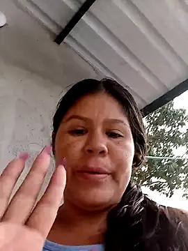 Snapshot of hotmom33 chatting on September 2025 10:53:02 AM hotmom33 online show from September 2025 10:53:02 AM