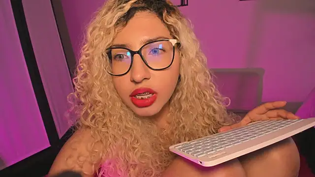 itsroxyrose  online show from November 2025 07:46:02 PM