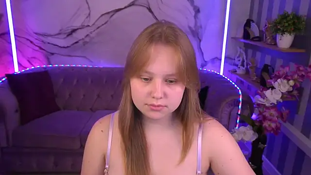 Snapshot of CrystallPaws chatting on September 2025 07:14:02 PM CrystallPaws online show from September 2025 07:14:02 PM