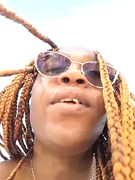 AranzaBliz online show from November 2025 12:37:02 PM