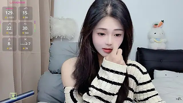 Snapshot of CeeKie chatting on November 2025 11:59:01 PM CeeKie online show from November 2025 11:59:01 PM