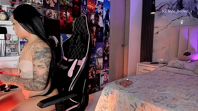 Snapshot of soy_kylebrown chatting on November 2025 04:20:01 PM soy kylebrown online show from November 2025 04:20:01 PM