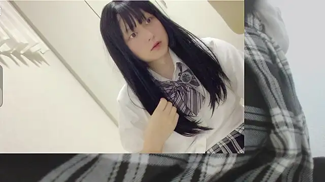 Snapshot of Mia032 chatting on October 2025 01:32:01 PM Mia032 online show from October 2025 01:32:01 PM