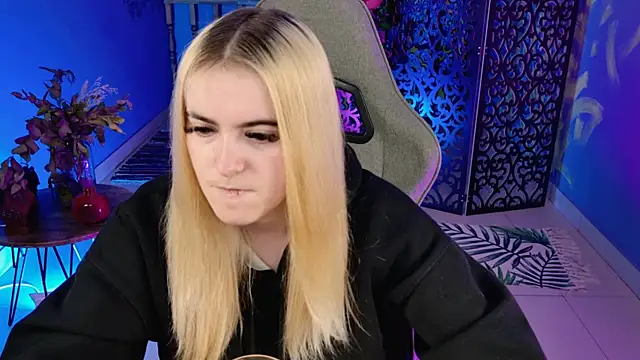 Snapshot of Stef_Nicks chatting on September 2025 05:23:01 AM Stef Nicks online show from September 2025 05:23:01 AM